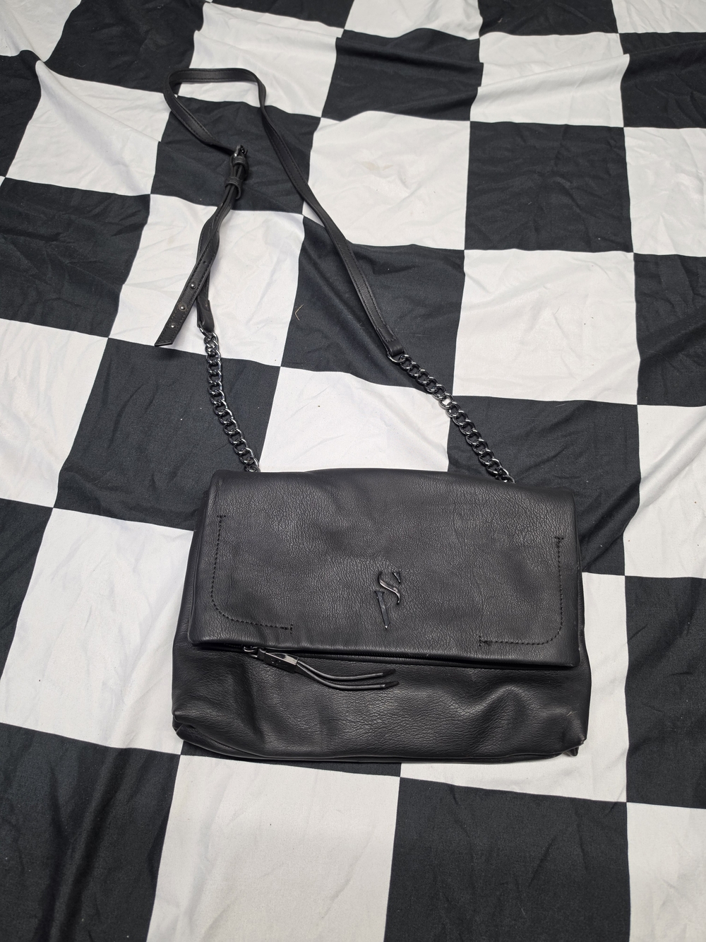 Vera Wang Black Leather Chain Strap Shoulder Bag